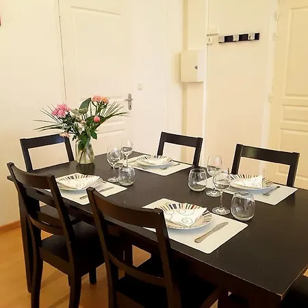 Magenta Apartment Vichy